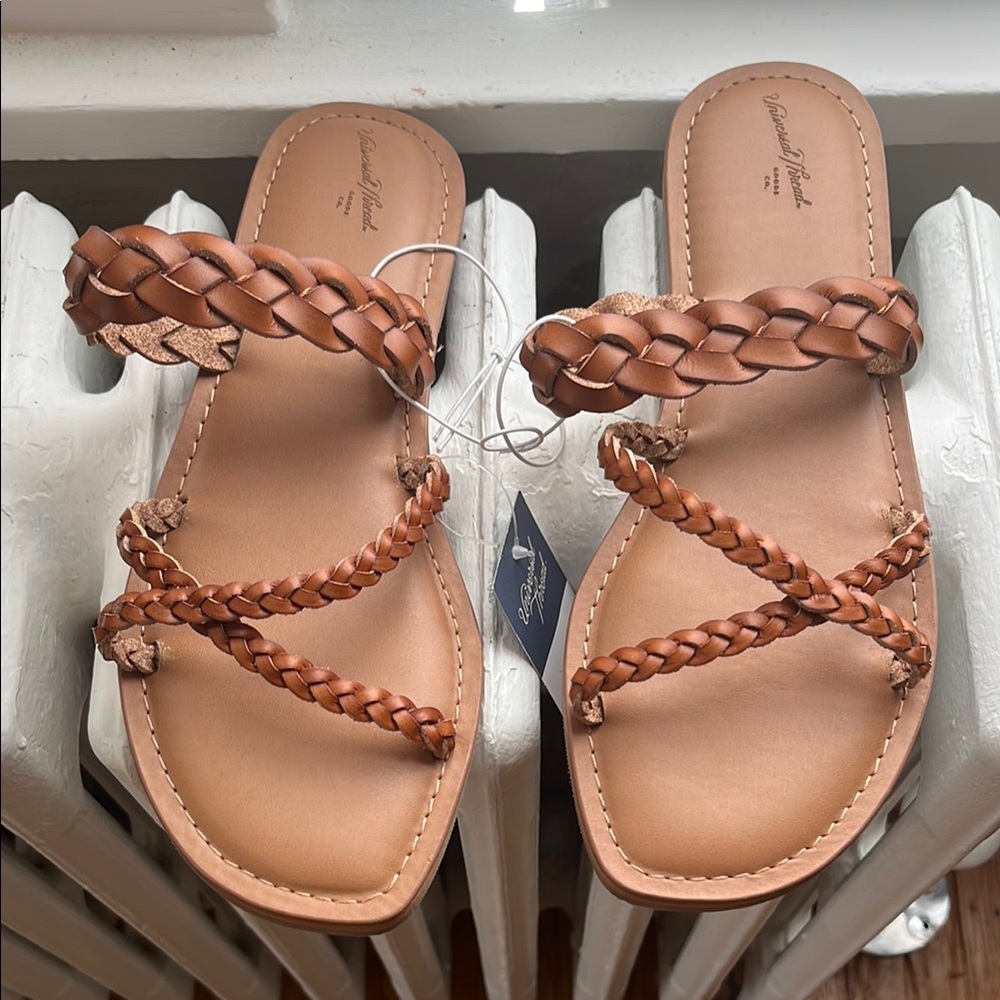 Universal Thread Sandals